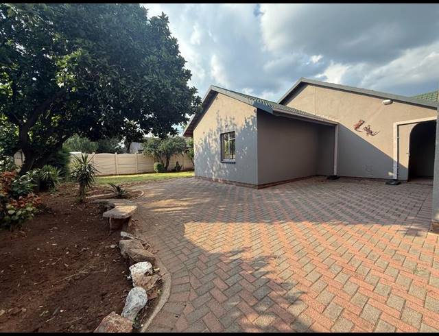 3 BEDROOM HOUSE FOR SALE IN VANDERBIJLPARK SE 6